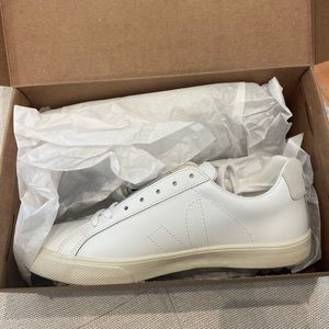 Brand new white Veja Esplar size 8